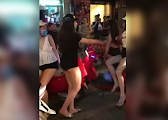 May mga quality chix talagang naghuhubad sa kalsada