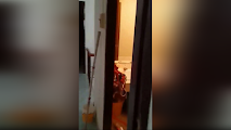 Hinayaan mong nakabukas ang pinto insan, hindi ko na kasalanan