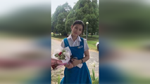 Binigyan ng Bulaklak sa campus at natikman ang masarap na bulaklak ng dalaga