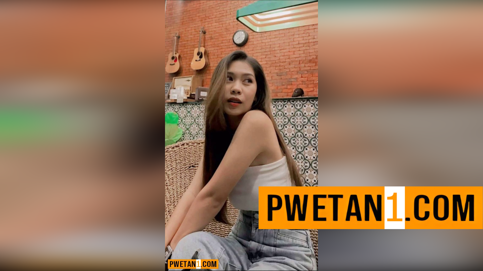 Dahil daw girlfriend nya kanya lang sya